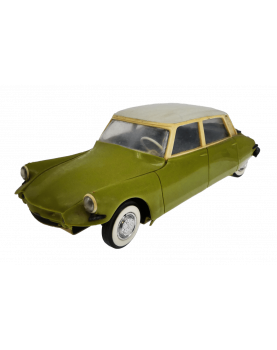 Green Citroën DS Wire-guided